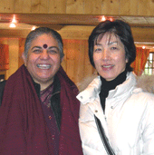 バンダナ・シバ氏（写真左側）と木村庸子さん