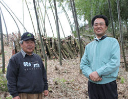 JA庄内たがわの生産者の斉藤良幸さん（左）と、羽黒のうきょう食品の丸山悟さん