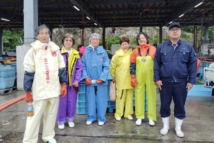 生産者と参加した組合員のみなさんで記念撮影しました