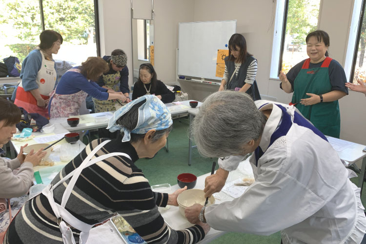 花びら餅づくり