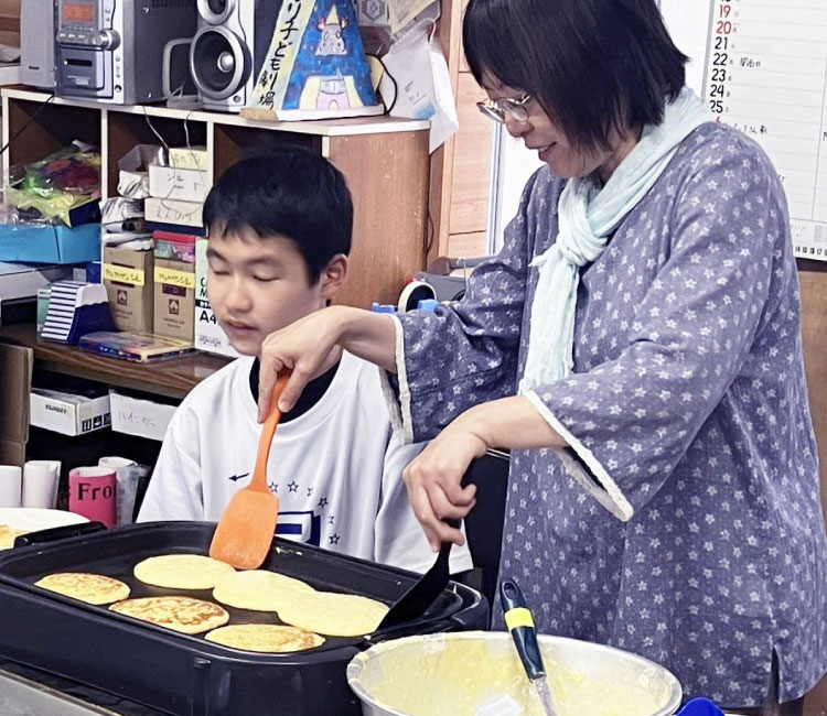 ホットケーキを焼く様子